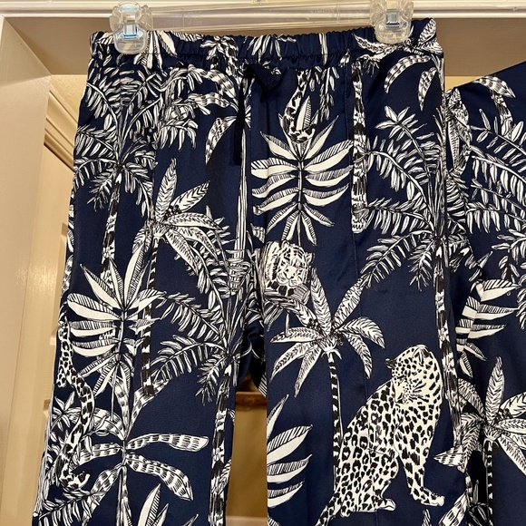 NWOT Vilagallo Navy White Jungle Print Blouse & Pant Set Size 36 or US XS - Picture 4 of 4